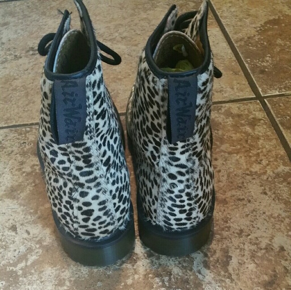 **SOLD**Brand New Dr. Martens boots Size 7 - Picture 2 of 4